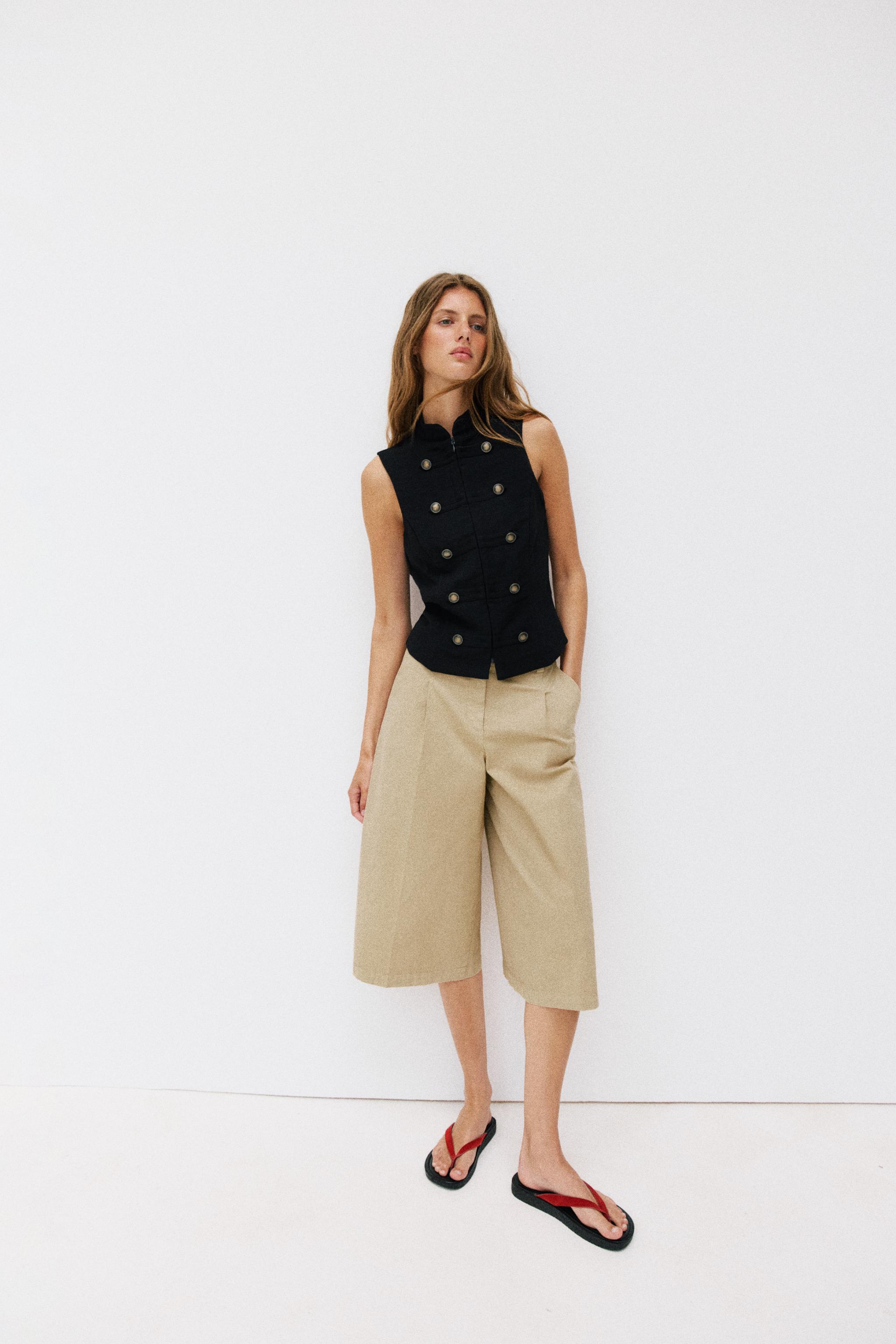 SLEEVELESS BUTTON SHIRT